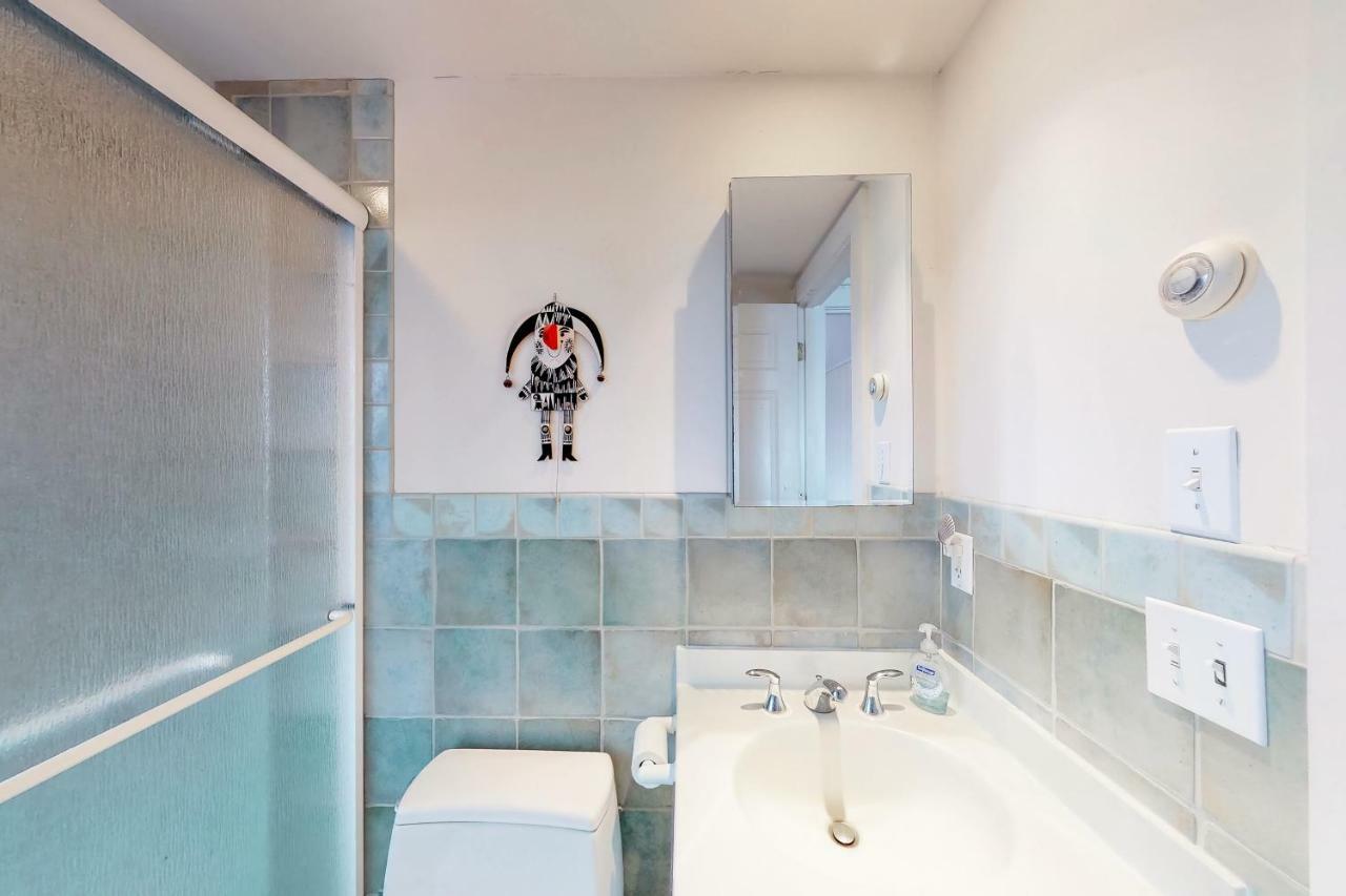2 Bed 1 Bath Vacation Home In Істем Екстер'єр фото